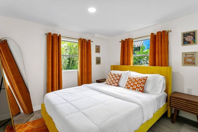 Building Photo - 5708 N Suwanee Ave