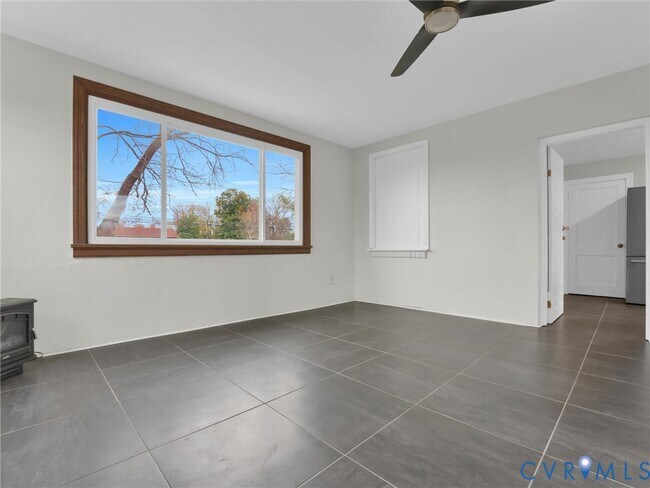 Foto del edificio - 16703 Mountain Rd