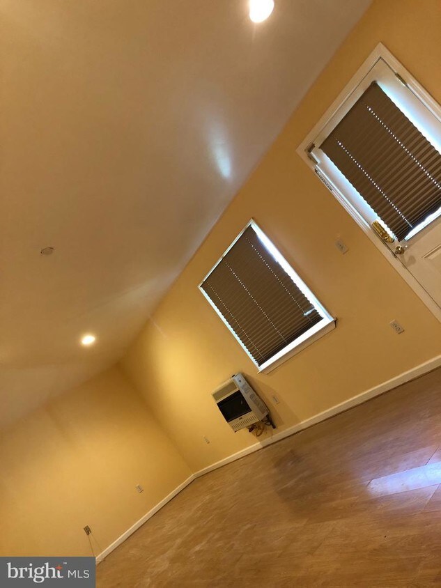Foto principal - 10160 Dedaker Dr