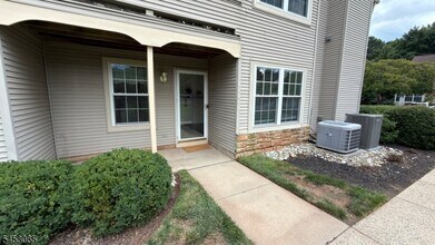 Building Photo - 2501 Vroom Dr