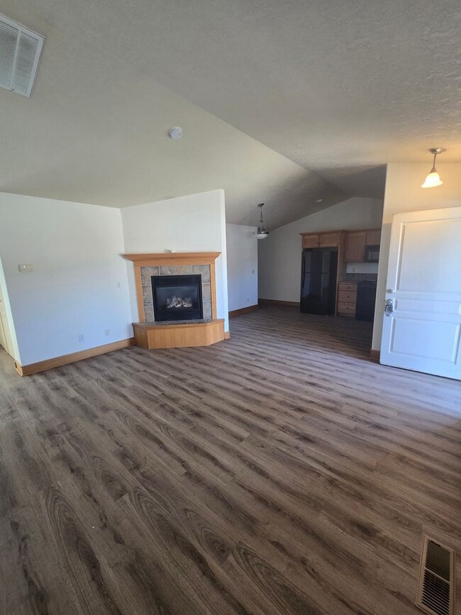 Building Photo - Adorable duplex in Golf Course Community, ...