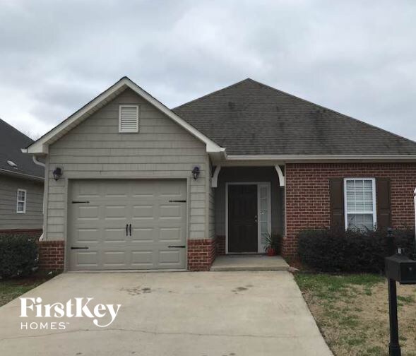 Primary Photo - 105 Holland Cir