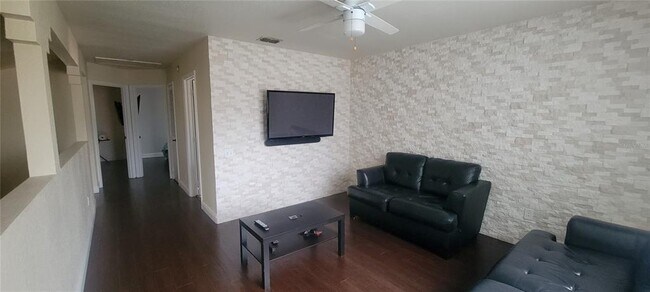 Foto del edificio - 6434 Pinewood Dr