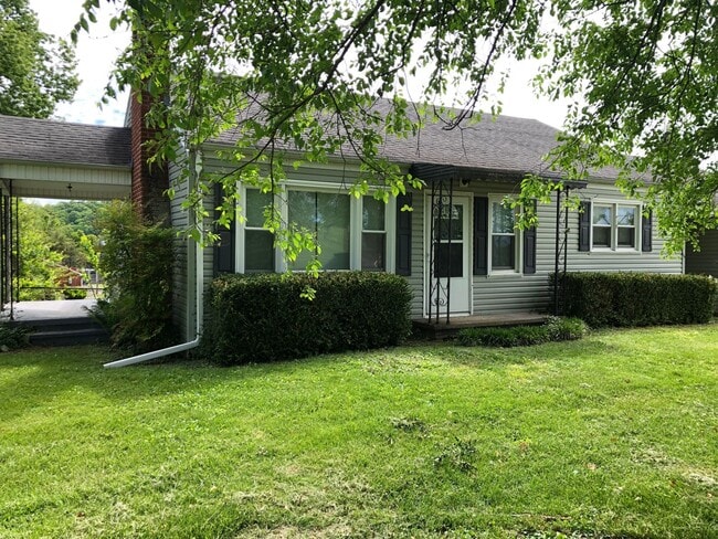 Building Photo - Beautiful country settings!  3 Bedroom / 1 bath - Kingsport TN