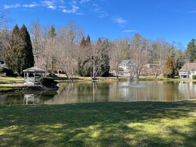 Foto del edificio - 106 Grist Mill Drive - Spacious home in Ha...