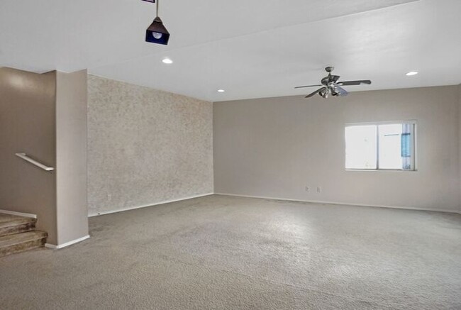 Building Photo - 2491 N Silver Mosaic Dr
