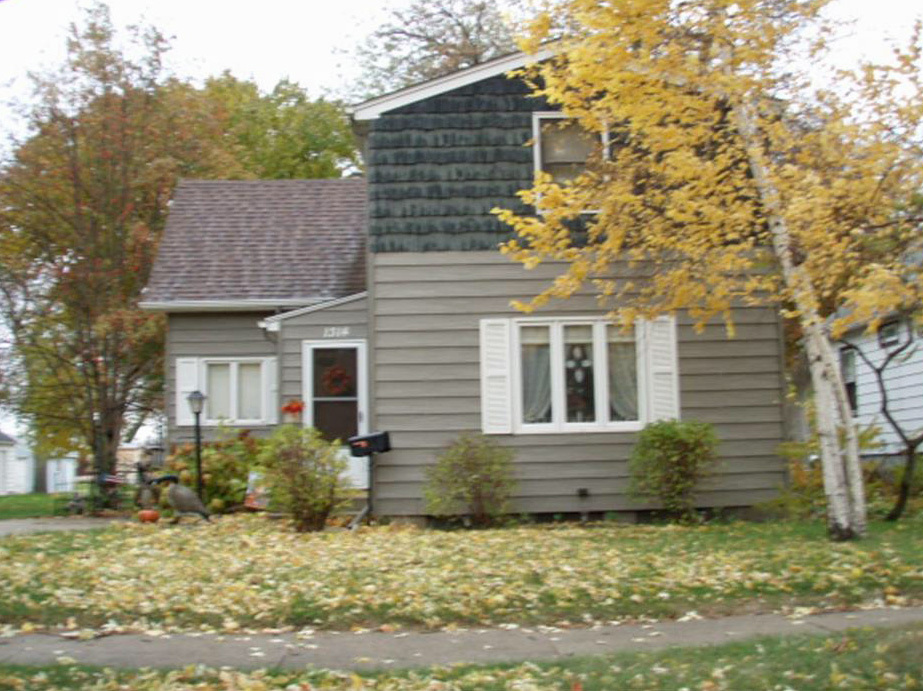 Cozy home in nice neighborhood - 1314 N Elm St