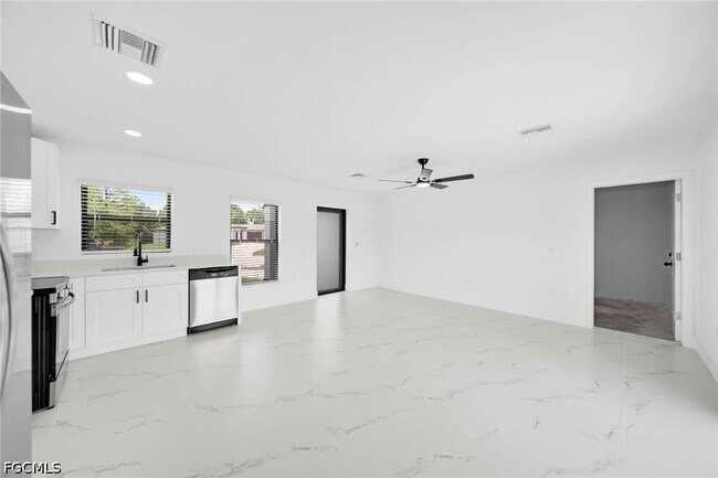 Foto del edificio - 4987 Fairway Ct