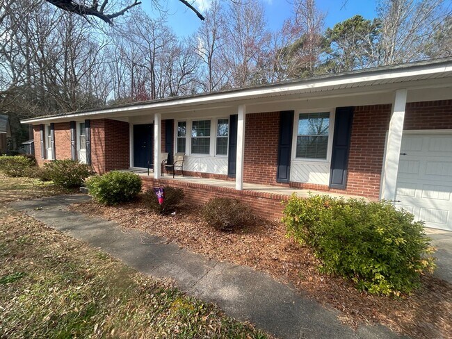 Foto del edificio - 3220 Woodsen Cir