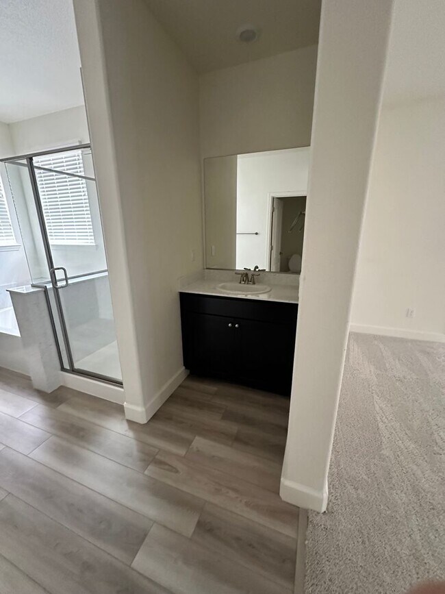 Foto del edificio - 4 Bedroom Beautiful Home