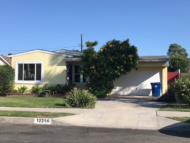 Foto principal - 12214 Aneta St