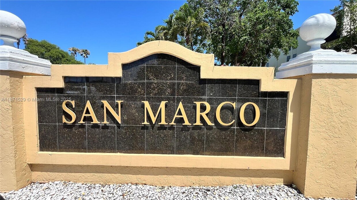 Foto principal - 8810 Fontainebleau Blvd
