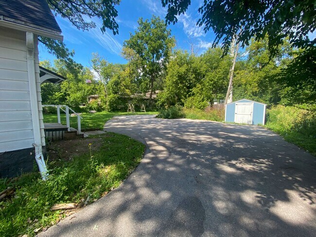 Foto del edificio - 1436 E Racine Ave