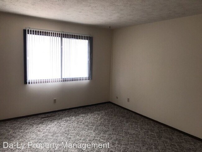 Building Photo - 2415 N Kruse Ave
