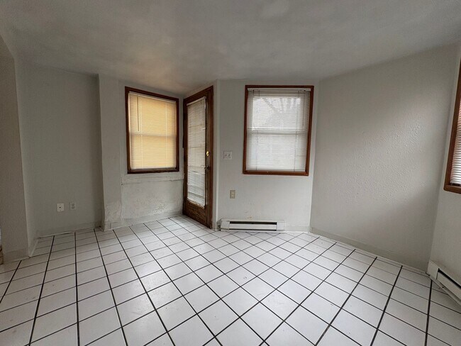 Photo - 908 E Washington St Apartment