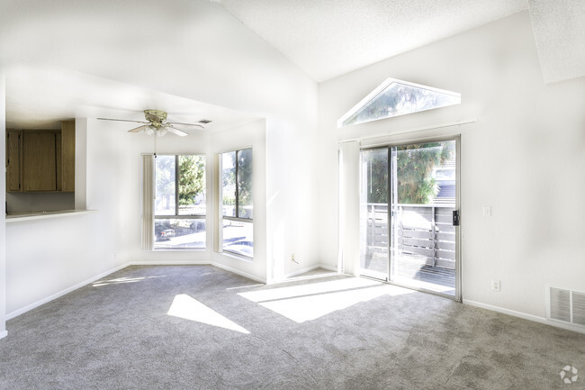 2BR, 2BA - 828SF - Willow Glen Apartments