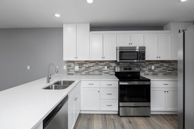 Building Photo - 1326 W Sackett St