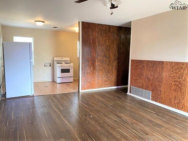 Building Photo - 1709 Las Vegas Trail