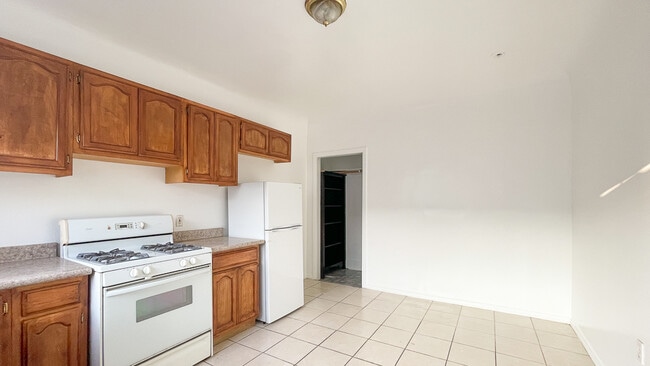 Foto del edificio - 2246 S Bronson Ave