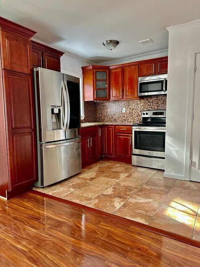 Foto del edificio - 3234 Tenbroeck Ave