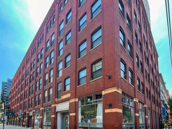 Building Photo - 225 W Huron St
