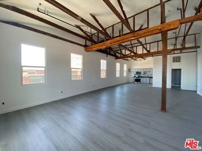 Foto del edificio - 726 S Santa Fe Ave