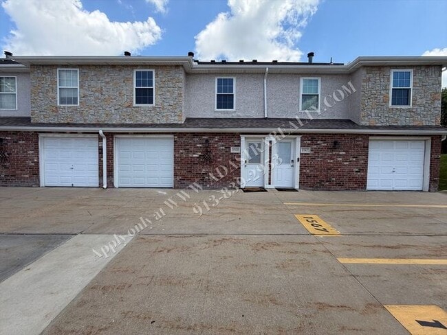 Building Photo - Beautiful Townhome in Olathe-Coming SOON!!