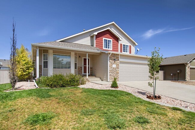 Building Photo - Spacious 5-Bedroom Home with Large Yard