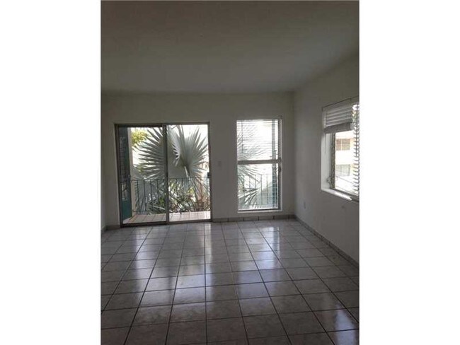 Building Photo - 641 Espanola Way