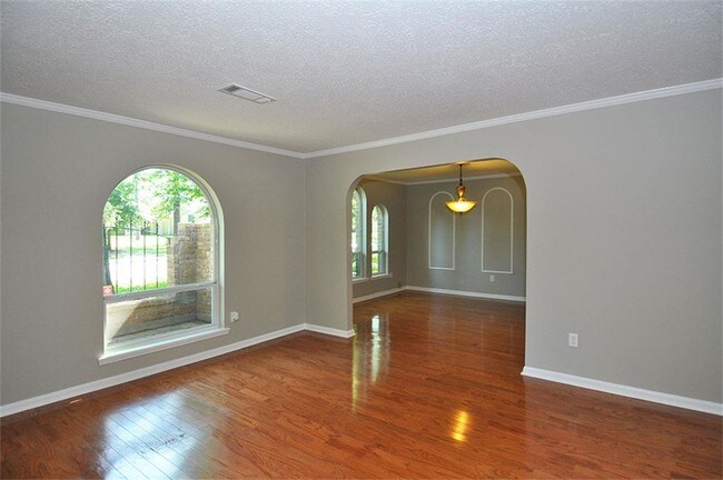 Foto del edificio - 2302 Pine Terrace Dr