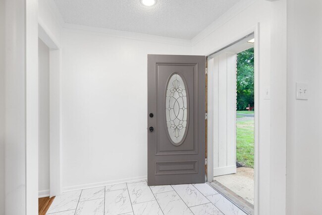 Building Photo - Recently renovated home in Whitehaven