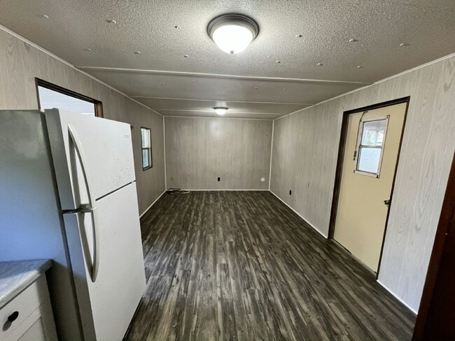 Foto del edificio - 7963 Elliott Rd