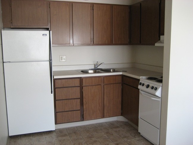 Step Saver Kitchen - Maplewood Apartments