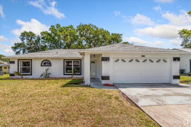 Building Photo - 311 Pine Tree Dr