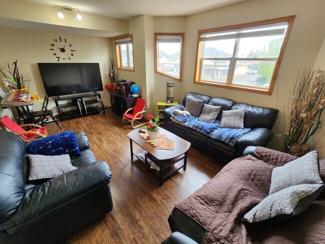 Photo du bâtiment - 227-223 3 Ave