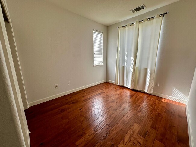 Building Photo - REMODELED TOWNHOME WITH THOUGHTFUL UPGRADE...