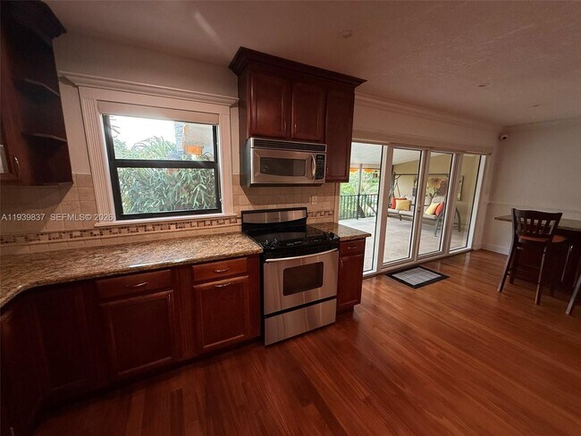 Foto del edificio - 16005 Kingsmoor Way