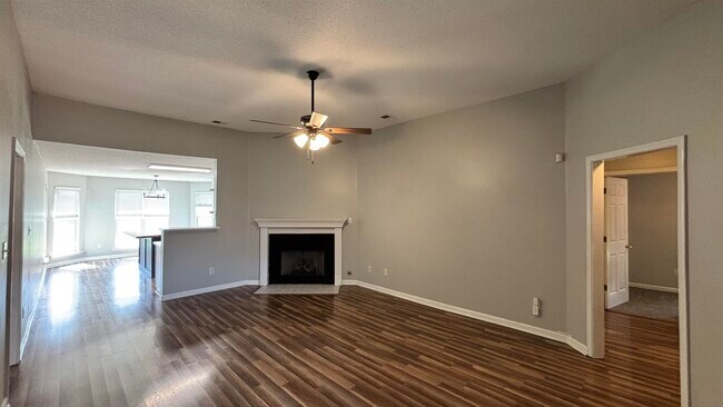 Foto del edificio - 5491 Milton Ridge Dr