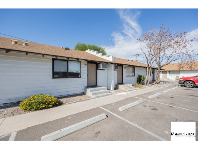 Building Photo - Discover this Modern 2/1 Chandler Apartmen...