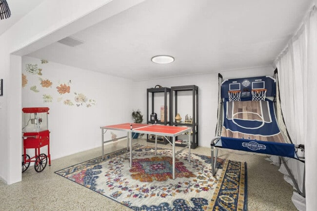 Building Photo - 311 16th Ave