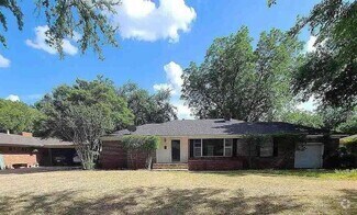 Building Photo - 2417 Martin St