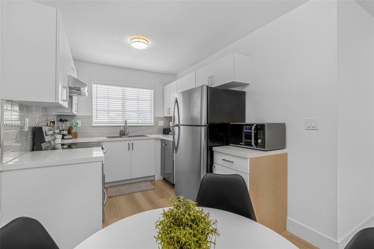 Primary Photo - 2661 SW 28th Ct