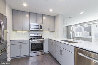 Building Photo - 712-14 S Sartain St