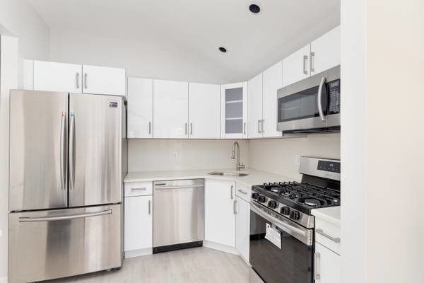 Building Photo - 56 Ave