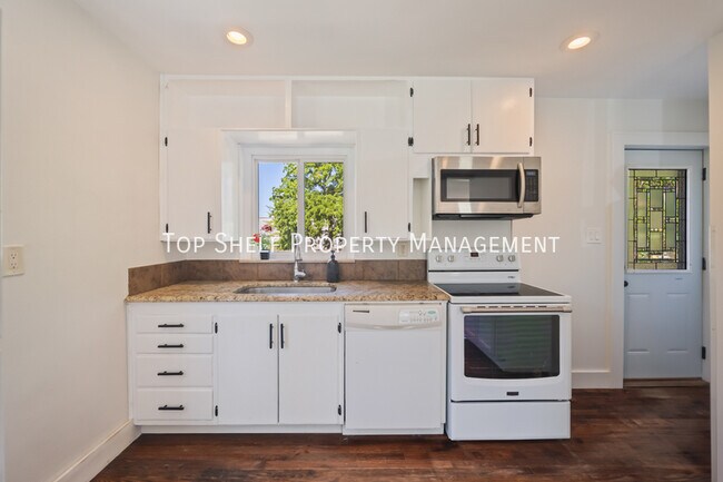 Building Photo - 1122 69th St