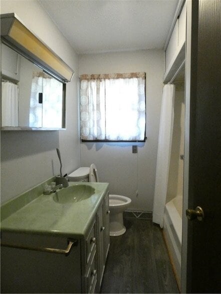 Building Photo - 574 S Erie St