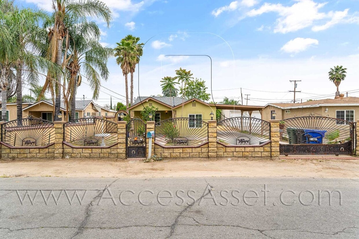 Primary Photo - Western Style 3 Bed/1 Bath Home In San Ber...
