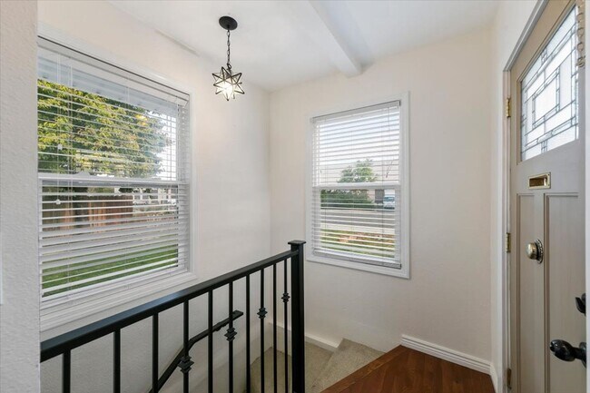 Foto del edificio - 4801 W Irving St