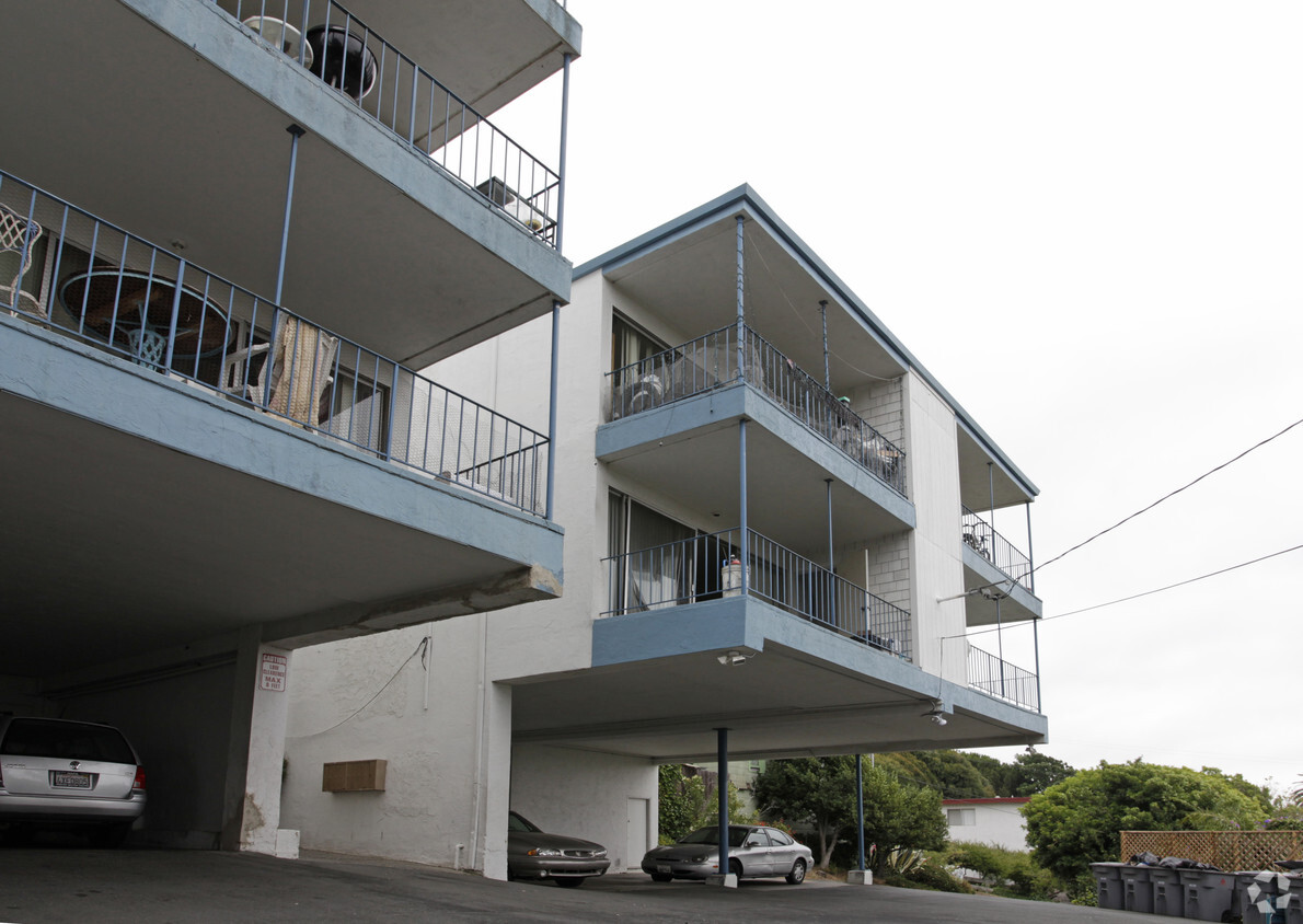 Building Photo - Sea Cliff Villa