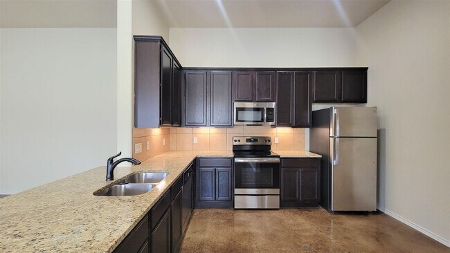 Building Photo - Nestled in the charming city of New Braunf...